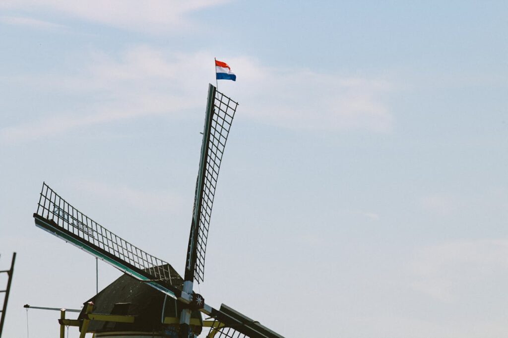 De bijzondere kleuren en betekenis van de vlag van Flevoland